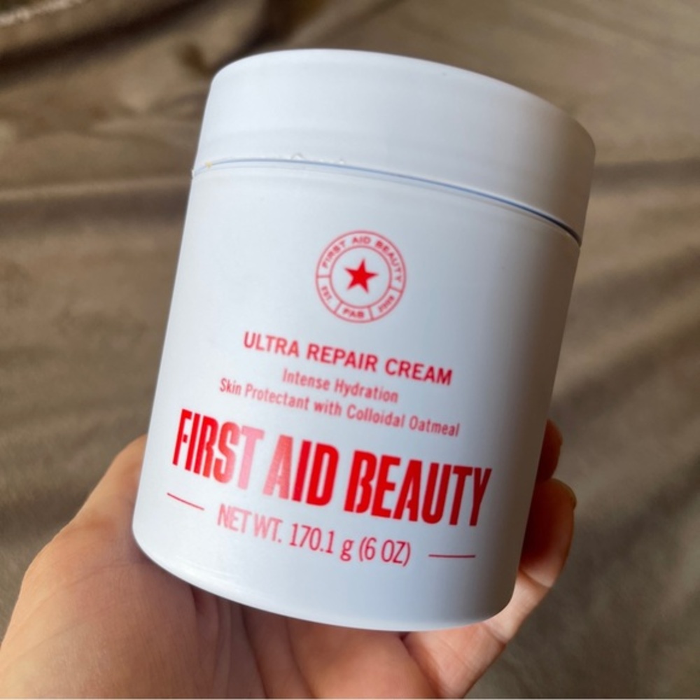 *NWT* First Aid Beauty Ultra Repair Cream 6 oz